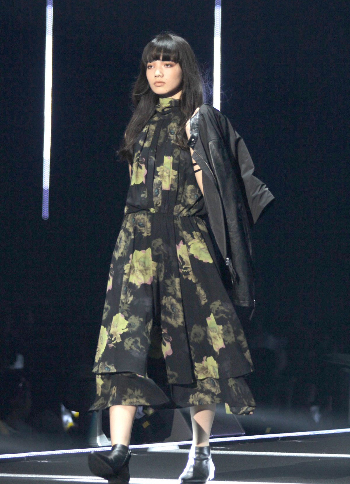 桐谷美玲、黒ジャケットでクールに登場！＜東京ガールズコレクション2014秋冬＞