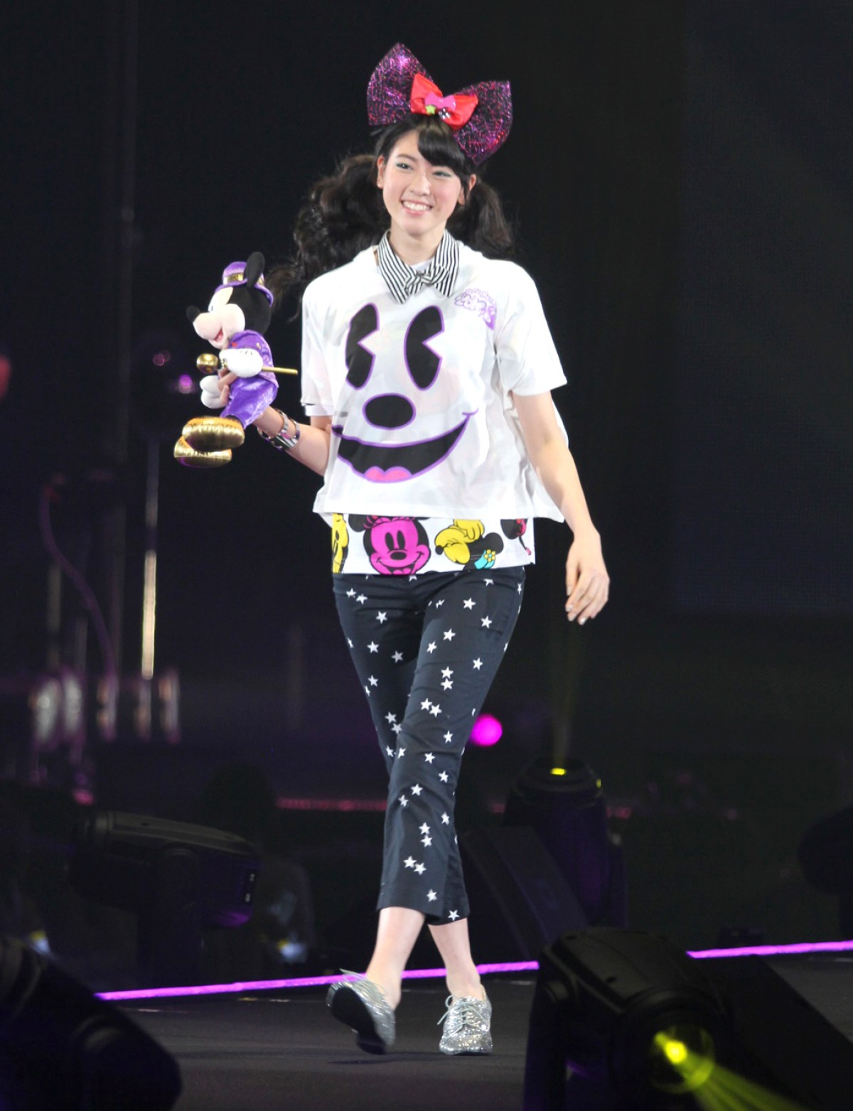 桐谷美玲、黒ジャケットでクールに登場！＜東京ガールズコレクション2014秋冬＞