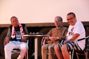 『トラック野郎 度胸一番星』追悼野外上映に登場した「全国哥麿会」田島順市会長、澤井信一郎監督、杉作J太郎