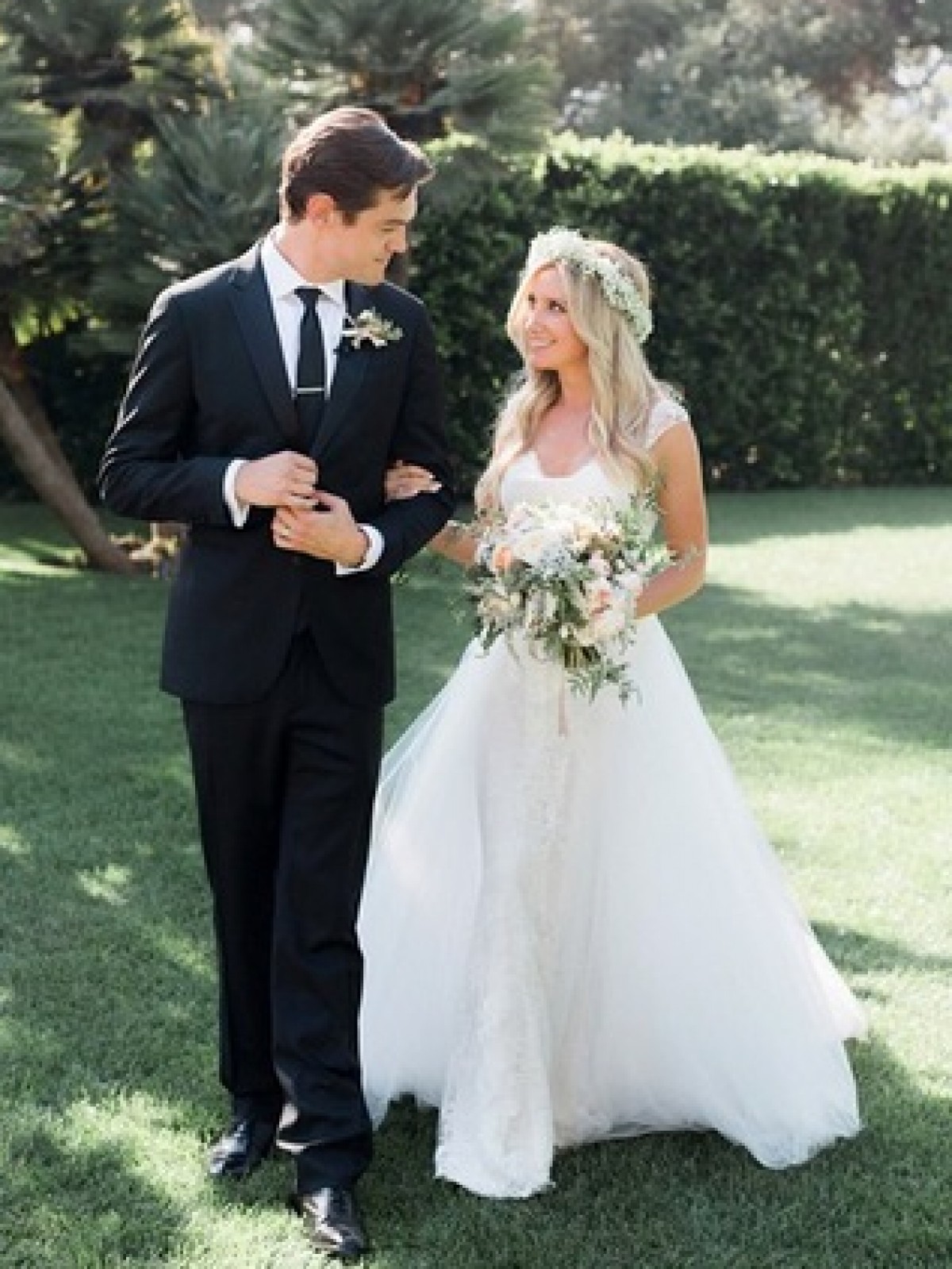 アシュリー・ティスデールがクリストファー・フレンチと結婚!(※アシュリー・ティスデールのインスタグラムのスクリーンショット)