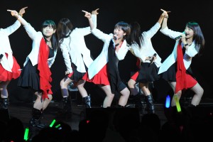 モーニング娘。誕生日イベント『18年目もいきまっしょい！』ライブの様子