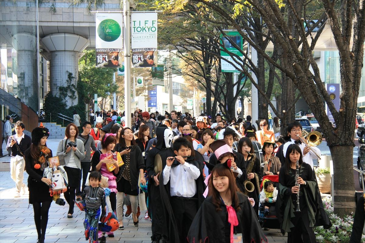 六本木のハロウィンパレード　今年の仮装テーマは「映画キャラクター」