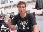 「iPhone6／iPhone6 Plus」購入列の先頭に並ぶ田村哲也さん