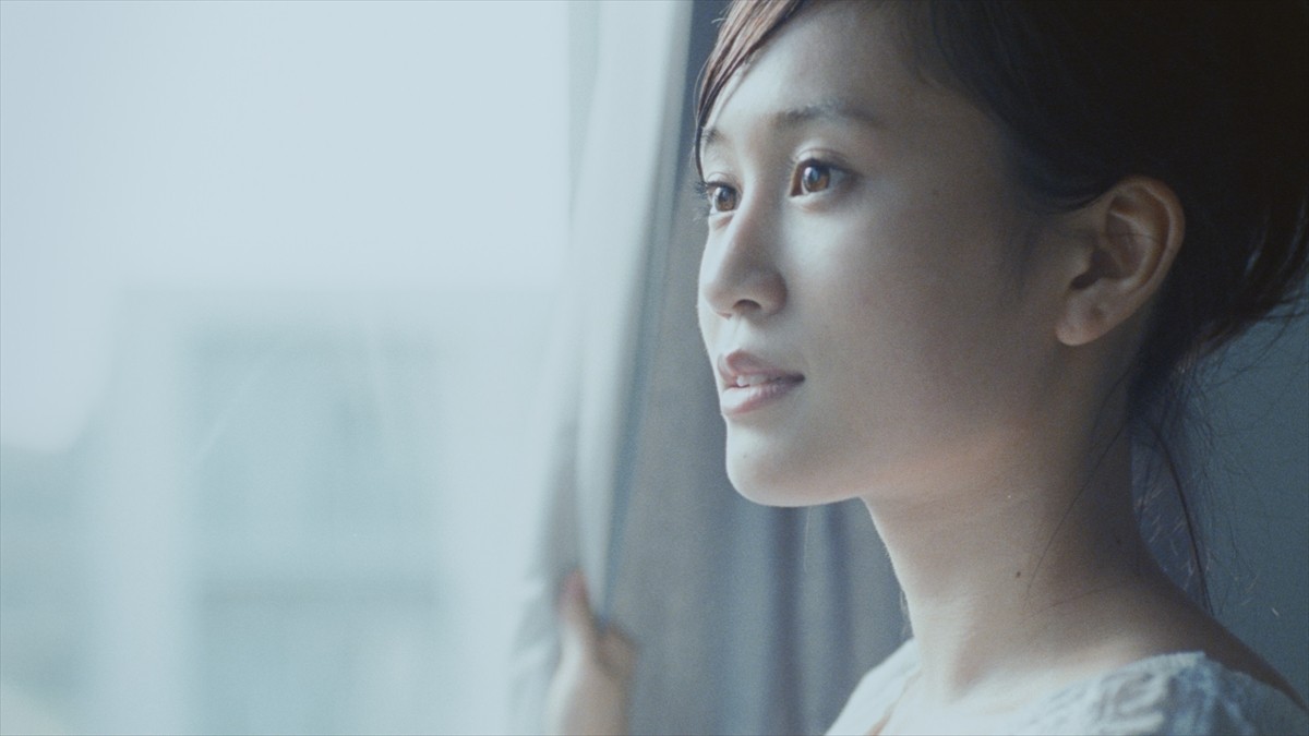 前田敦子「自然と涙が…」、『ゆれる』西川美和監督の“うるおい”新CM解禁