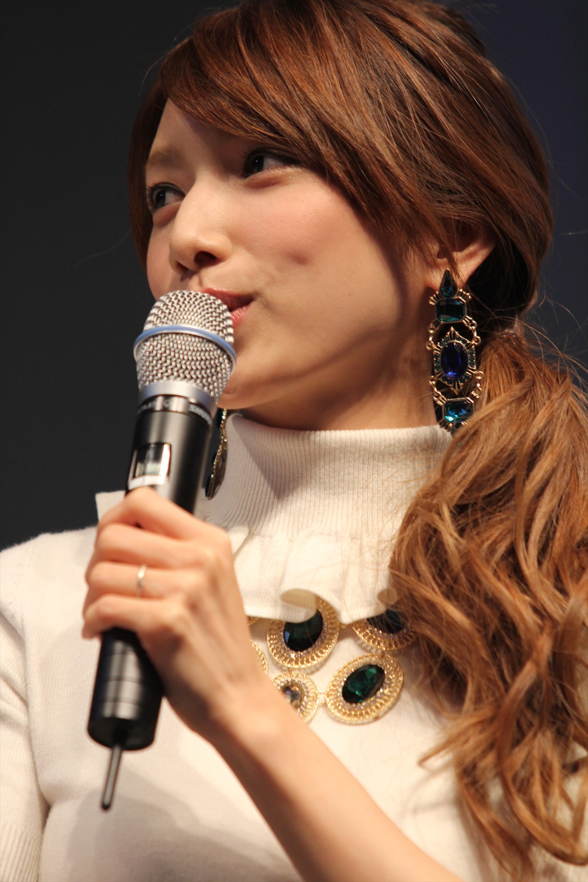 ＜TGS 2014＞後藤真希、『モンハン』ブースに登場！　CM共演した彦摩呂にダメ出し