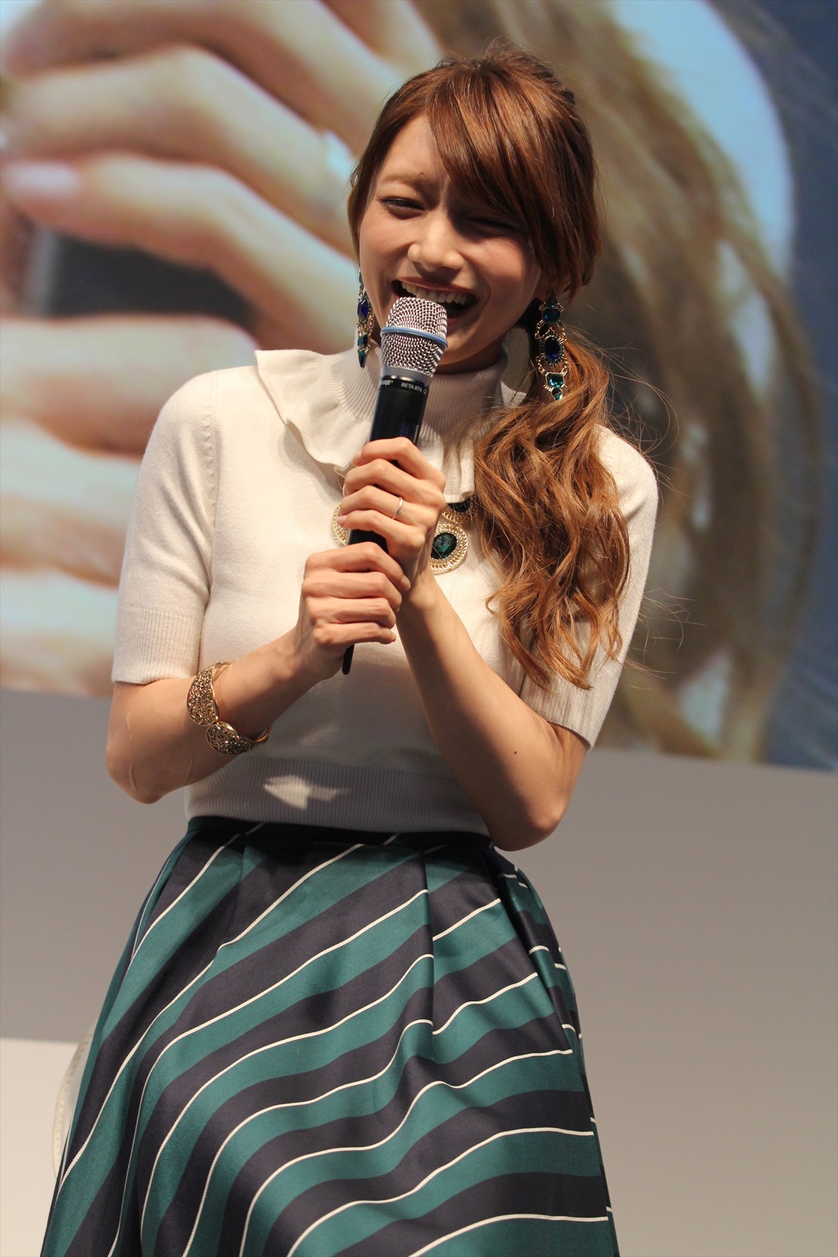 ＜TGS 2014＞後藤真希、『モンハン』ブースに登場！　CM共演した彦摩呂にダメ出し