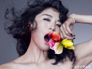 『ファーストクラス』メインビジュアル　荒巻千冬（小島聖）