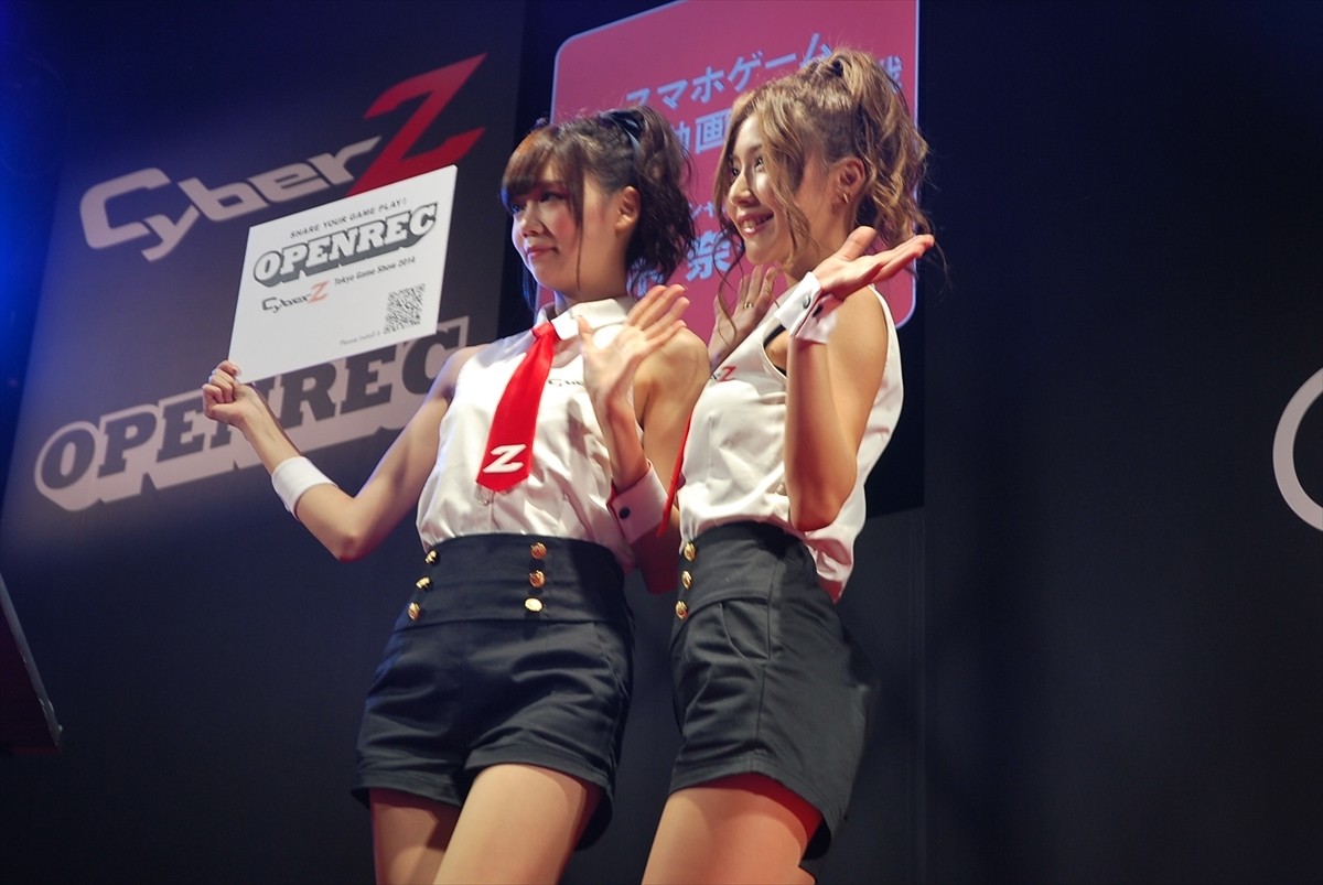 ＜TGS 2014＞鈴木奈々「キャンディークラッシュ」に挑戦！子供ができたら「一緒にゲームやりたい」