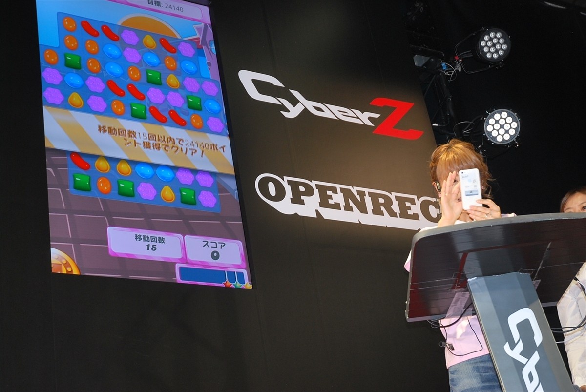 ＜TGS 2014＞鈴木奈々「キャンディークラッシュ」に挑戦！子供ができたら「一緒にゲームやりたい」