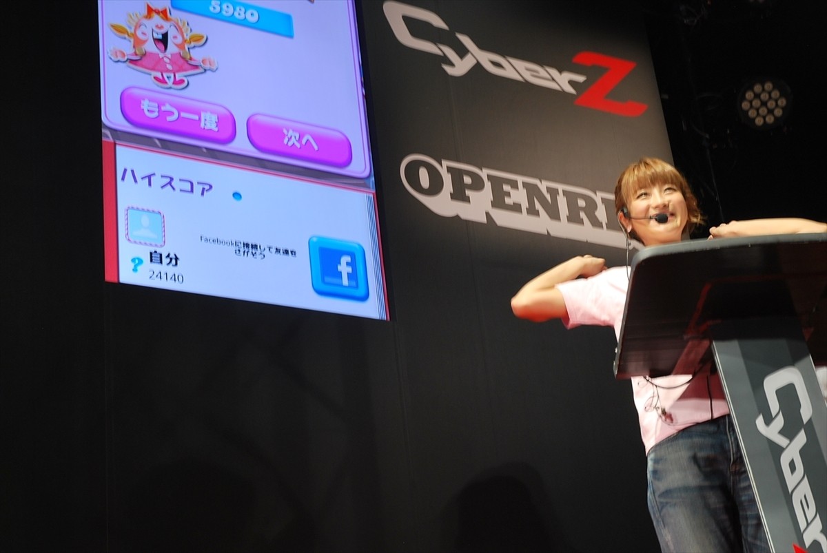 ＜TGS 2014＞鈴木奈々「キャンディークラッシュ」に挑戦！子供ができたら「一緒にゲームやりたい」