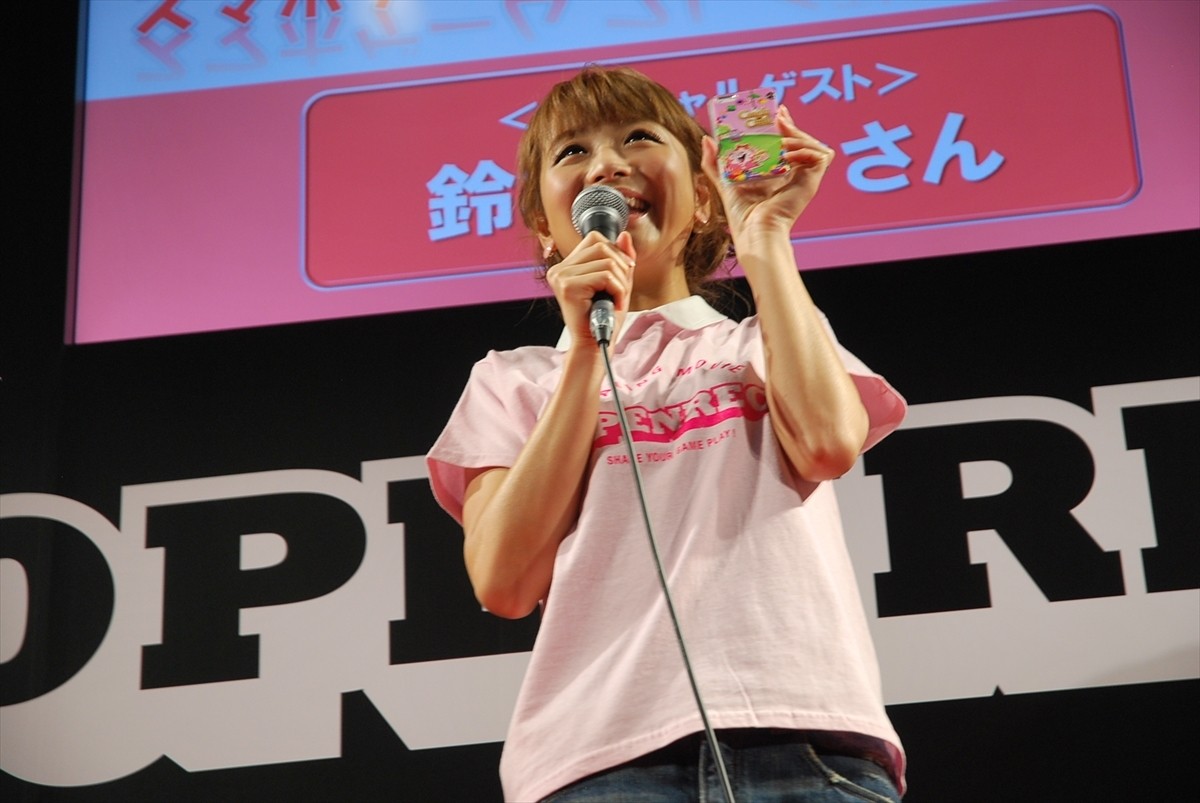 ＜TGS 2014＞鈴木奈々「キャンディークラッシュ」に挑戦！子供ができたら「一緒にゲームやりたい」