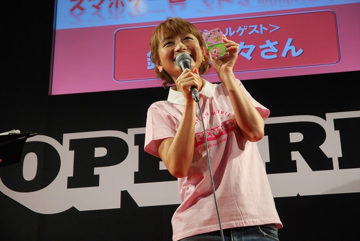 ＜TGS 2014＞鈴木奈々「キャンディークラッシュ」に挑戦！子供ができたら「一緒にゲームやりたい」