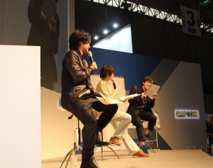 ゲームショウにて、「幕末Rock WEBラジオ『Rock or Heaven?』番外編」を行なった3人。（手前から森久保祥太郎、斎賀みつき、安元洋貴）