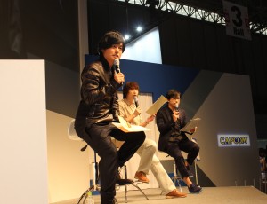 ゲームショウにて、「幕末Rock WEBラジオ『Rock or Heaven?』番外編」を行なった3人。（手前から森久保祥太郎、斎賀みつき、安元洋貴）