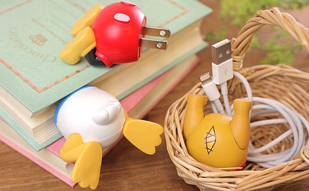 ディズニーキャラの“おしり”型充電器登場！　ミッキーたちのおしりでスマホをチャージ