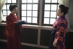 修和女学校時代の良き先輩でもある、白鳥かをる子＜右＞（『花子とアン』場面写真より）