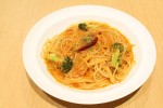 ヤクルト本社の管理栄養士が監修した「蟹のトマトソーススパゲティ」
