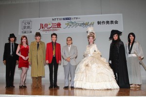 宝塚歌劇雪組公演『ルパン三世―王妃の首飾りを追え！―』『ファンシー・ガイ！』の制作発表会の模様