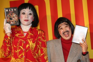 『腹腹電気』発売記念イベントに登場した日本エレキテル連合（左から橋本小雪、中野聡子）