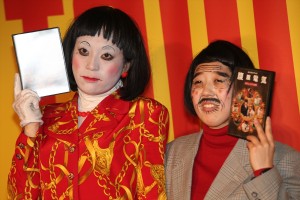 『腹腹電気』発売記念イベントに登場した日本エレキテル連合（左から橋本小雪、中野聡子）