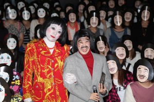 『腹腹電気』発売記念イベントに登場した日本エレキテル連合（左から橋本小雪、中野聡子）