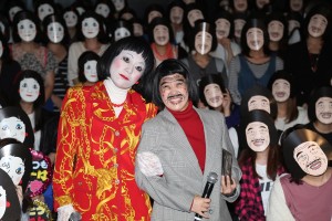 『腹腹電気』発売記念イベントに登場した日本エレキテル連合（左から橋本小雪、中野聡子）