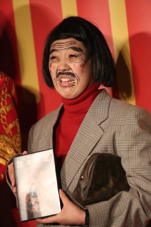 『腹腹電気』発売記念イベントに登場した日本エレキテル連合（中野聡子）