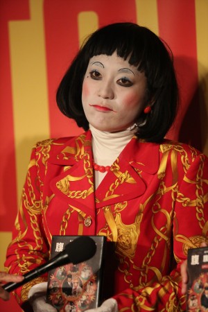 『腹腹電気』発売記念イベントに登場した日本エレキテル連合（橋本小雪）