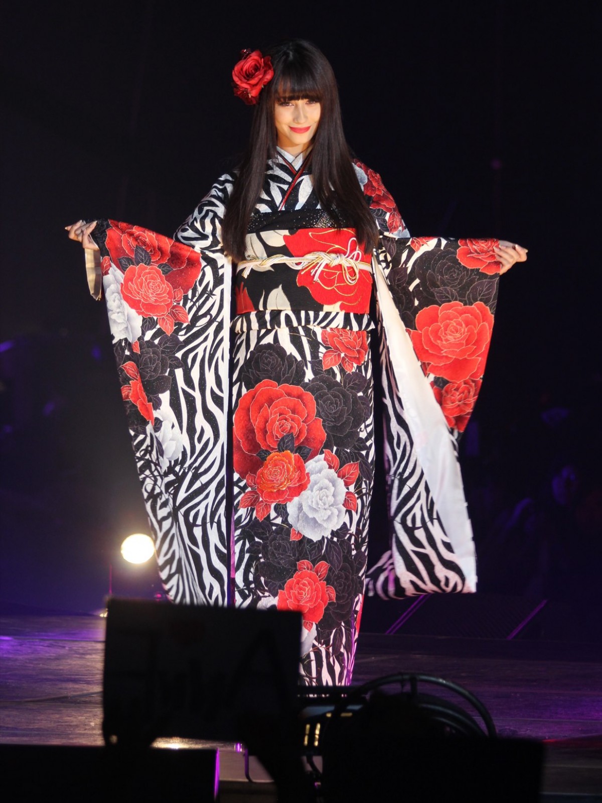 佐々木希、トップバッターで登場！モデルの貫録に会場沸く＜GirlsAward 2014秋冬＞