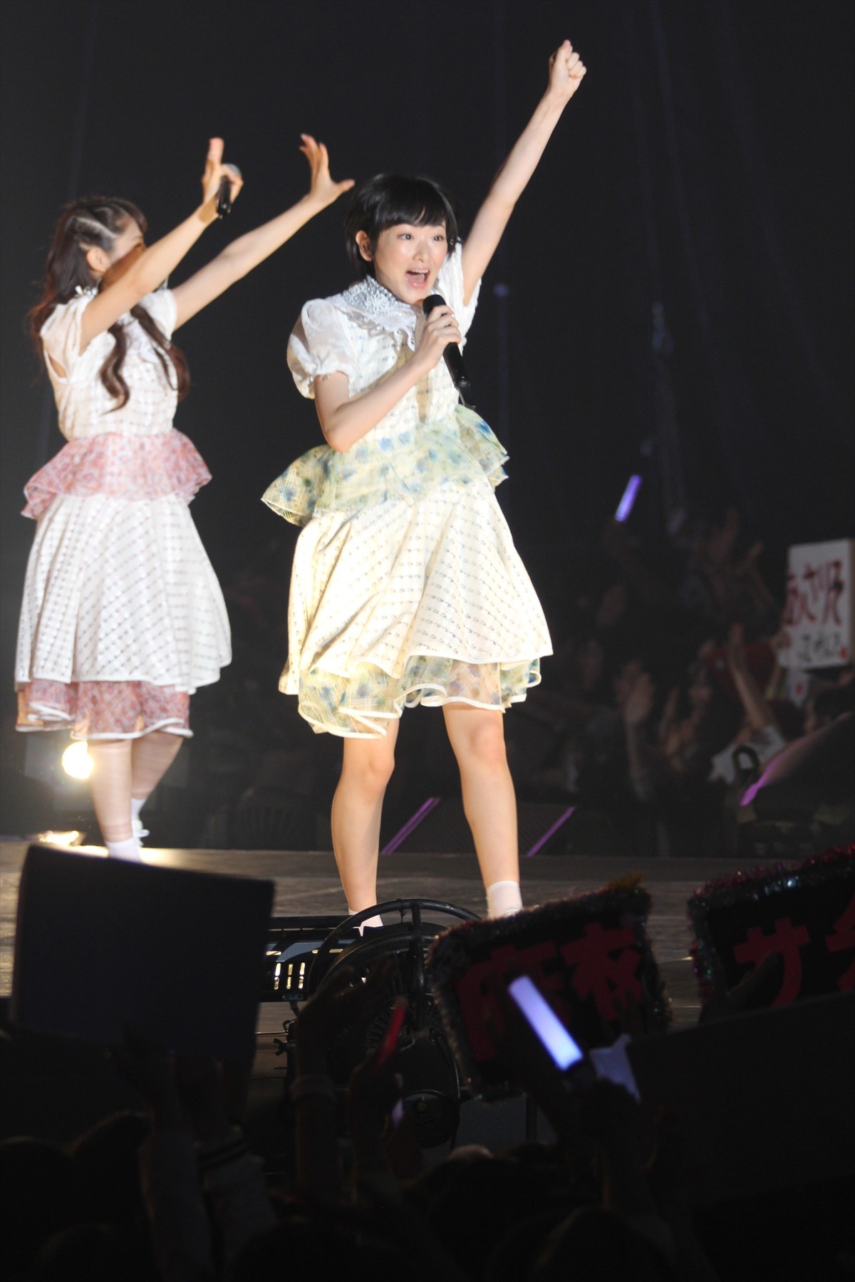 アーティスト西内まりや、モデルの聖地で堂々パフォーマンス！乃木坂46にも大歓声＜GirlsAward 2014秋冬＞