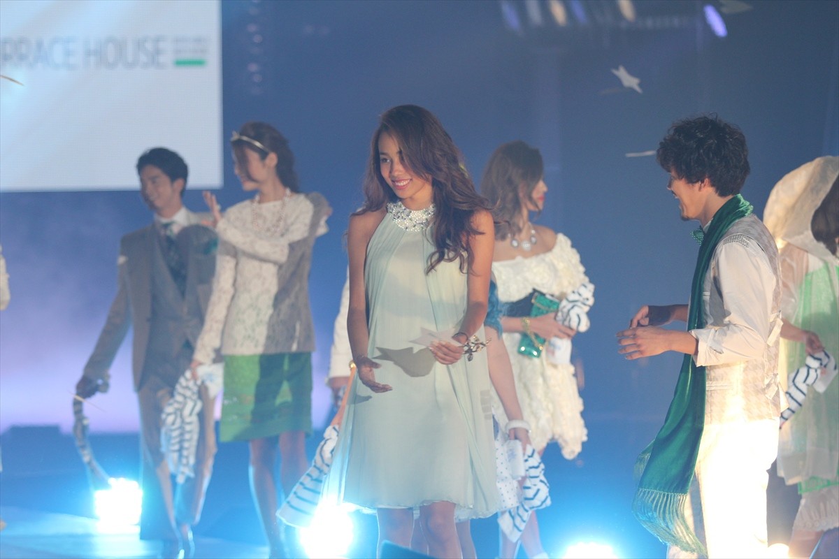 『テラスハウス』歴代メンバー20人が集結！「みんなに出会えたことは一生の宝物」＜GirlsAward 2014秋冬＞