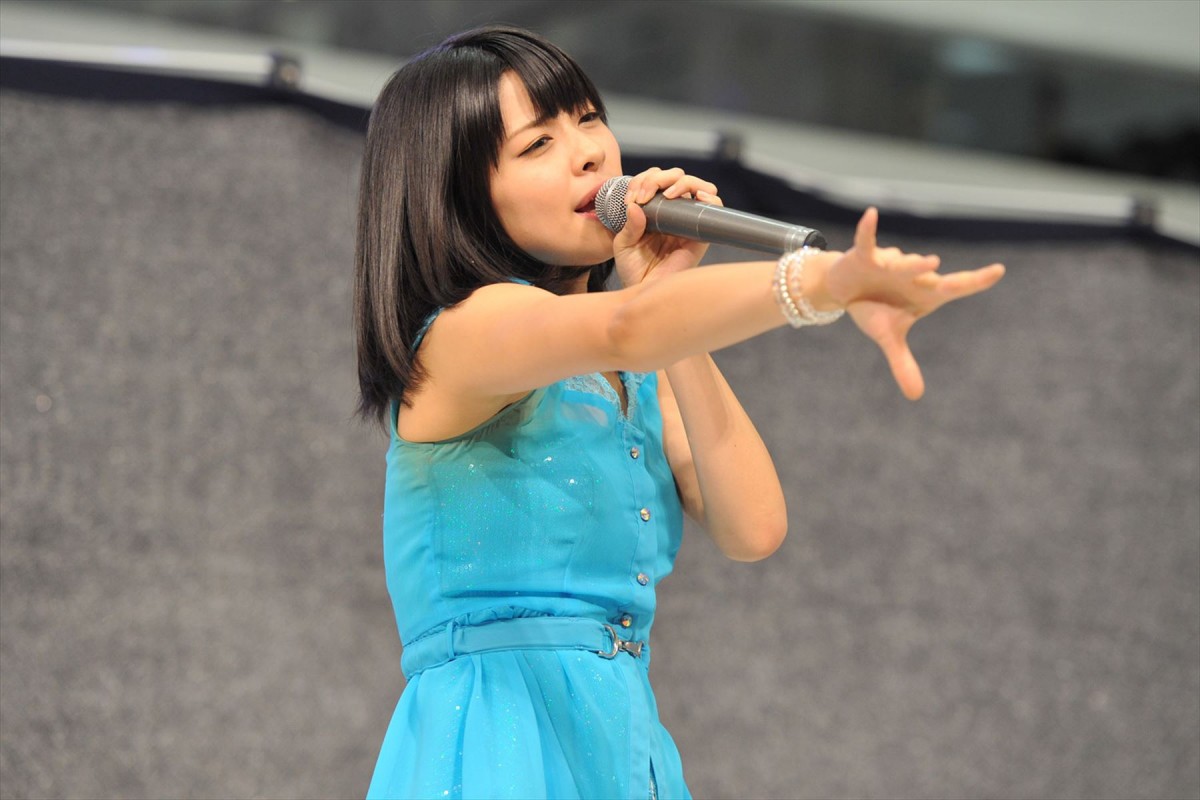 Juice＝Juice、デビュー1周年＆新曲発売のお祝いに乾杯！「ゆくゆくは武道館へ」