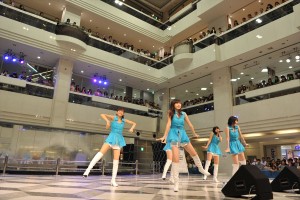 5thシングル『背伸び』を披露するJuice＝Juice