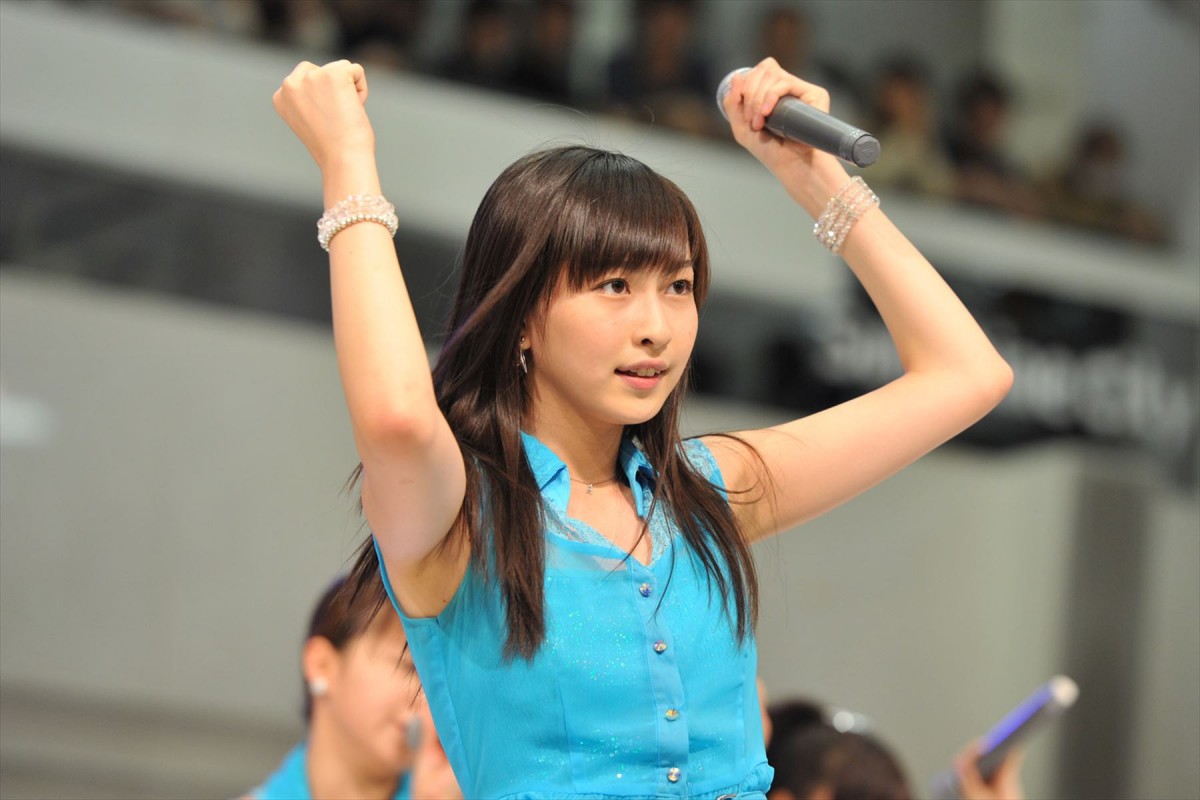 Juice＝Juice、デビュー1周年＆新曲発売のお祝いに乾杯！「ゆくゆくは武道館へ」