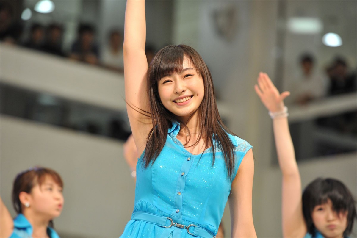 Juice＝Juice、デビュー1周年＆新曲発売のお祝いに乾杯！「ゆくゆくは武道館へ」