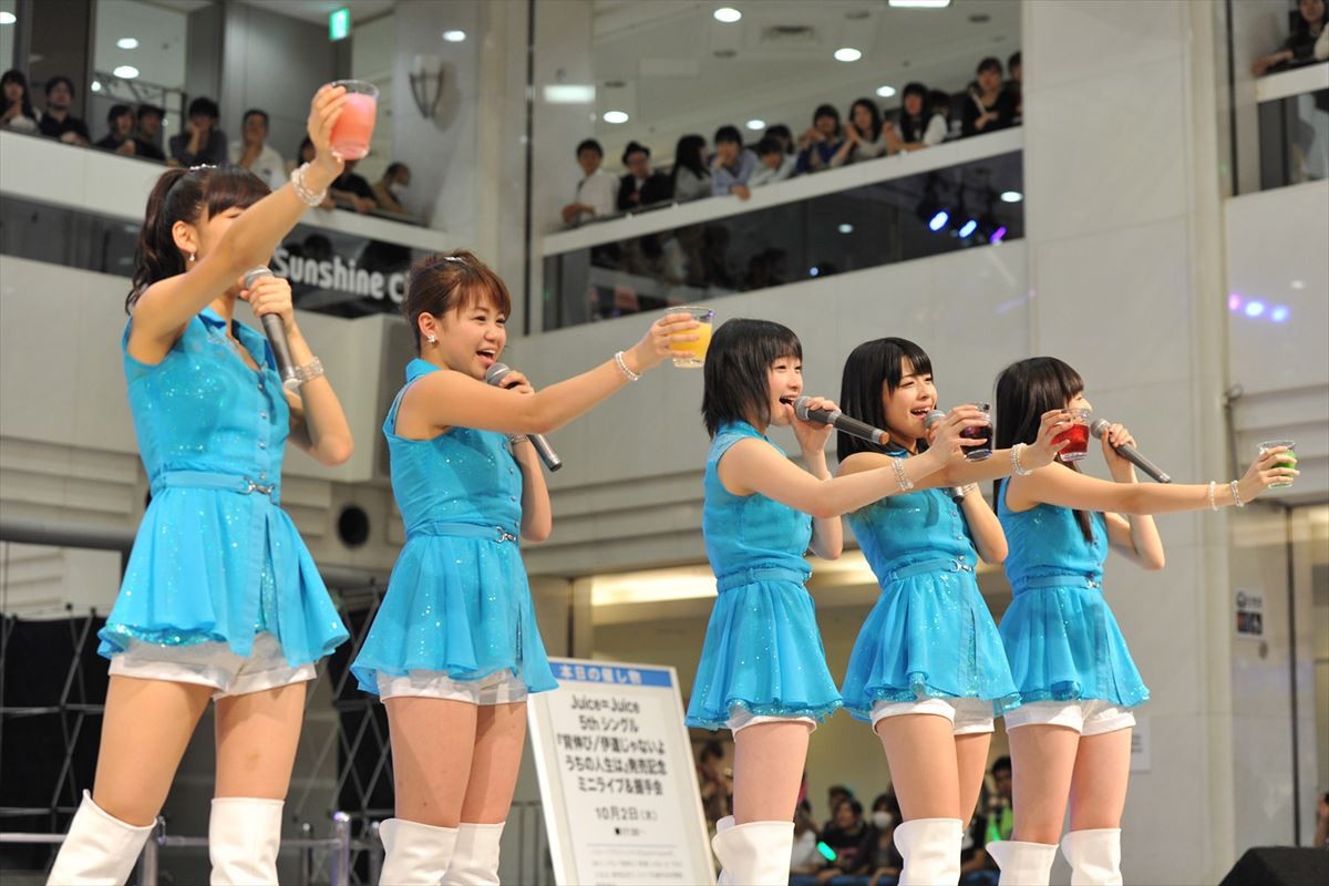 Juice＝Juice、デビュー1周年＆新曲発売のお祝いに乾杯！「ゆくゆくは武道館へ」