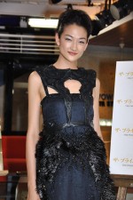 モデル・冨永愛が初の自叙伝を執筆！　長渕剛の作・演出で一夜限りの独り舞台に