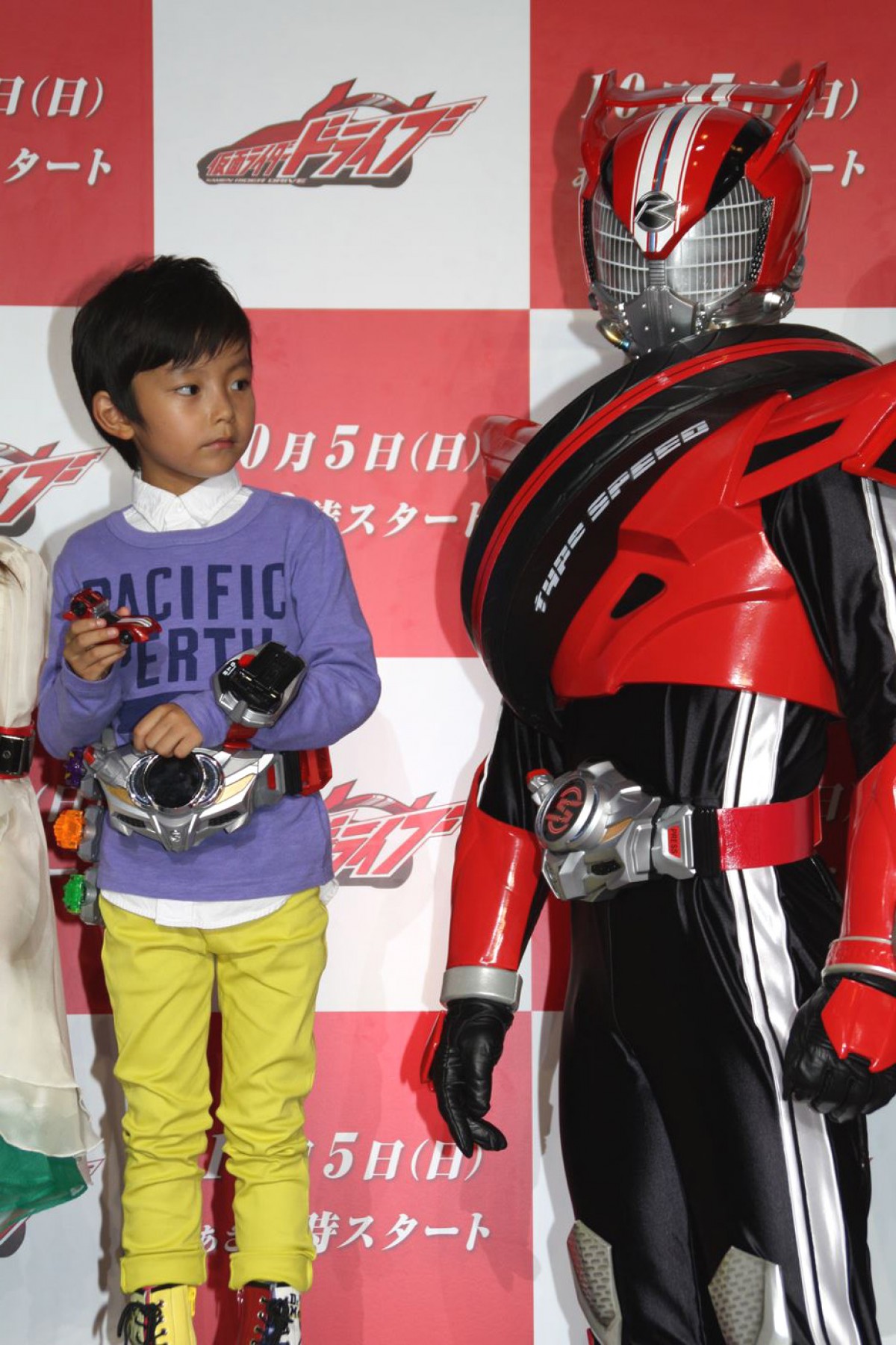 子役・加藤憲史郎の仕事ぶり、土田晃之が絶賛 『仮面ライダードライブ』イベント登場