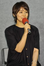 『さよなら私』記者会見に出席した、石田ゆり子