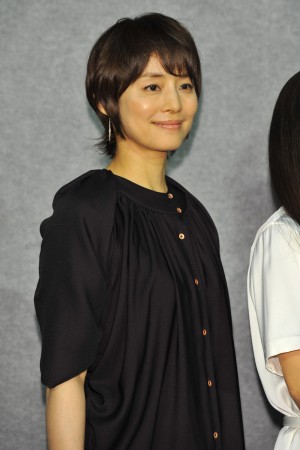 『さよなら私』記者会見に出席した、石田ゆり子