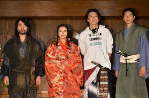 『信長協奏曲』記者会見に登場した山田孝之、柴咲コウ、小栗旬、向井理