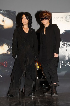『ドラキュラZERO』スペシャル試写会イベントに出席したVAMPSのHYDE、K．A．Z