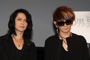 『ドラキュラZERO』スペシャル試写会イベントに出席したVAMPSのHYDE、K．A．Z