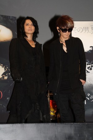 『ドラキュラZERO』スペシャル試写会イベントに出席したVAMPSのHYDE、K．A．Z