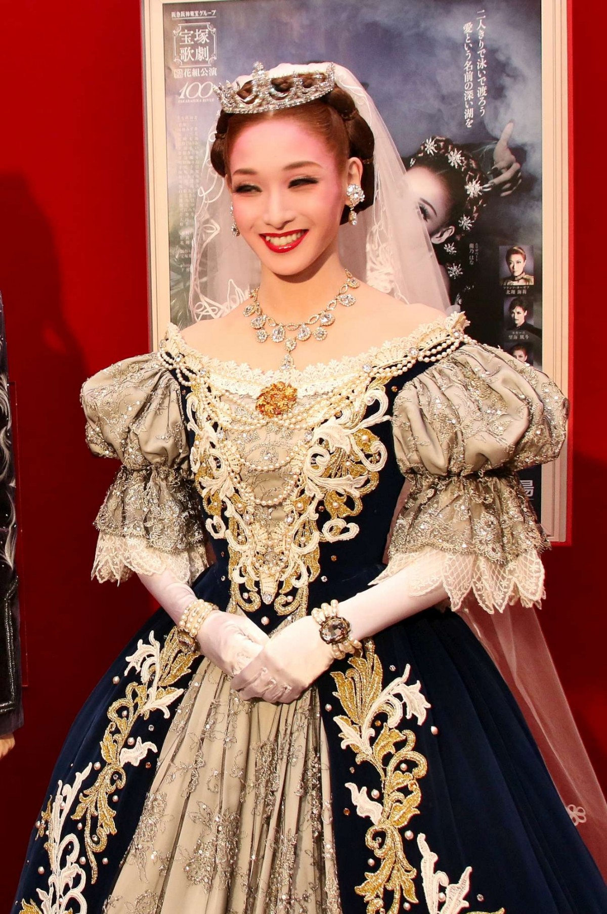 宝塚花組新トップスター明日海りお、黄泉の帝王トートを妖しく魅せる