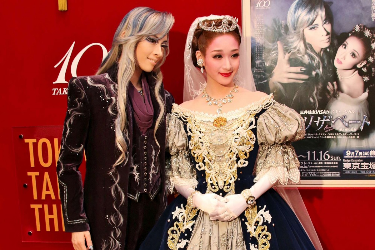 宝塚花組新トップスター明日海りお、黄泉の帝王トートを妖しく魅せる
