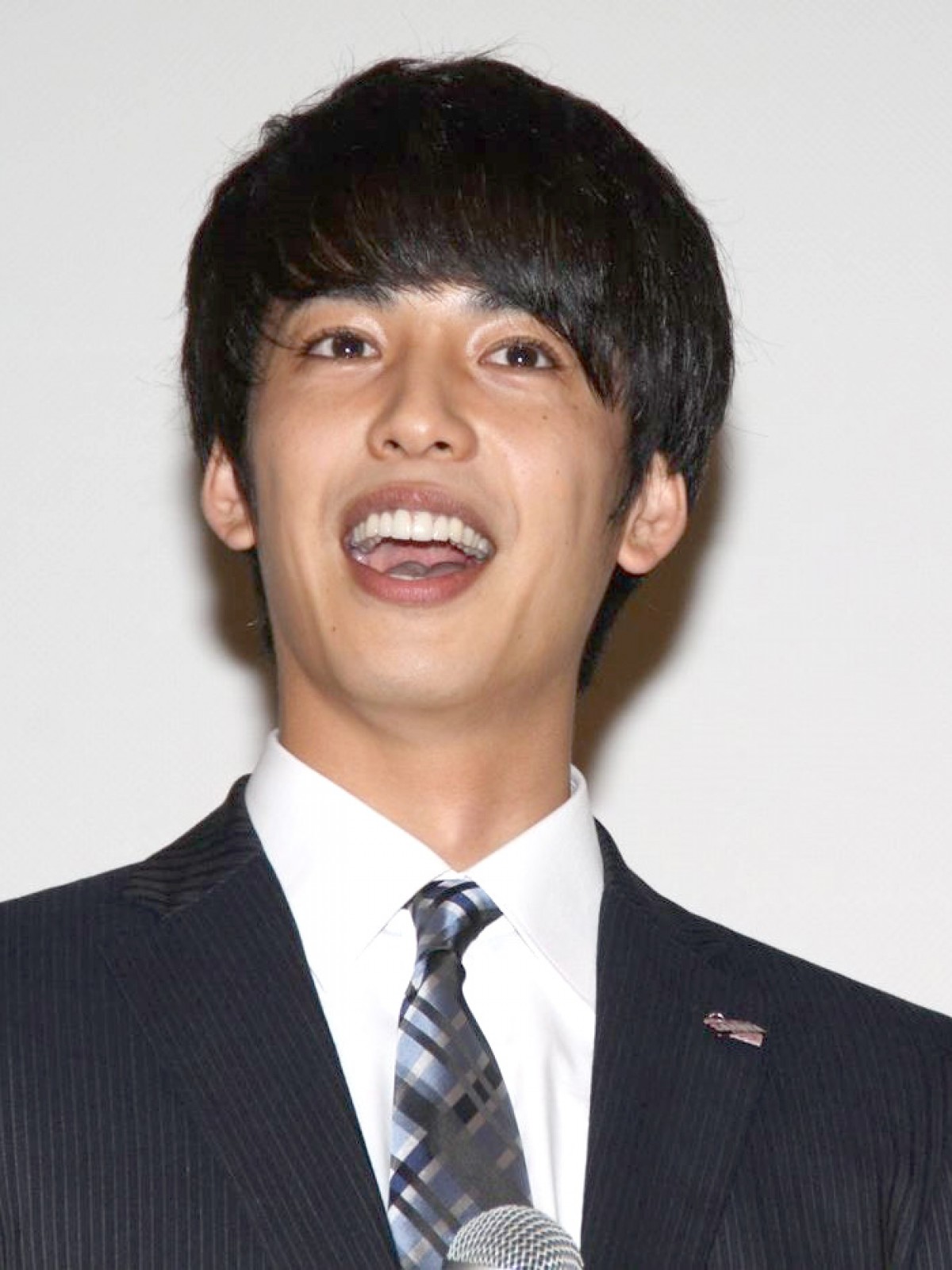新婚の仲間由紀恵、“夫婦漫才みたい”な現場に「完璧な役作りです」とニッコリ