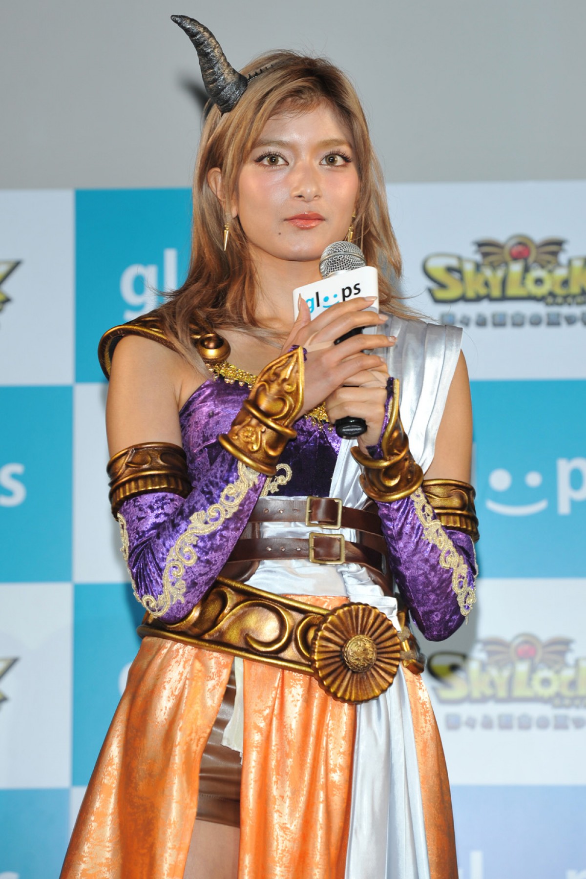 ローラ、ゲーム『SKYLOCK』コスプレで登場！「すっごいイイ感じ」とご満悦
