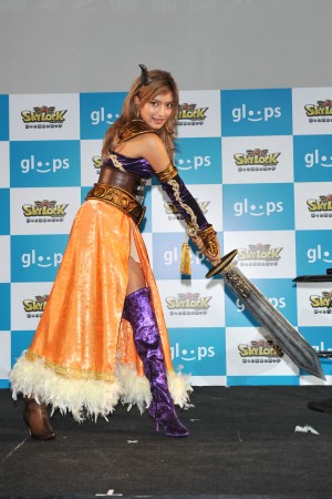 gloops新作ゲームタイトル発表会に登場したローラ