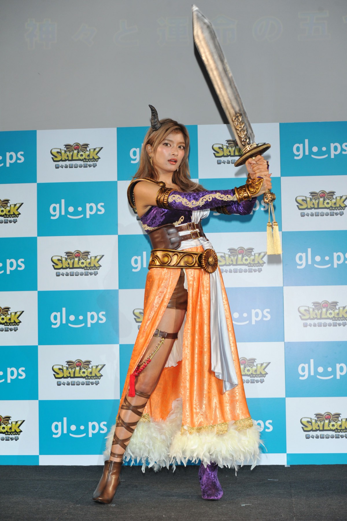 ローラ、ゲーム『SKYLOCK』コスプレで登場！「すっごいイイ感じ」とご満悦